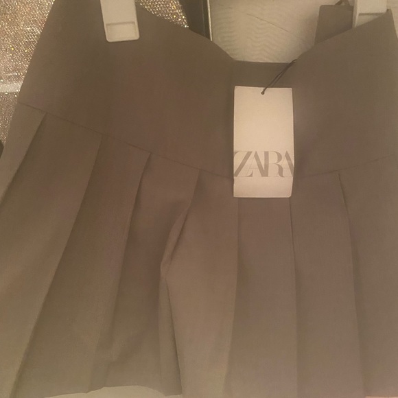 NWT Zara gray pleated skirt - Picture 2 of 4